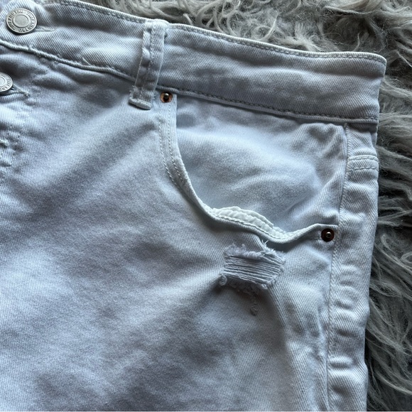 Time and Tru high rise white shorts 18 - Picture 3 of 7